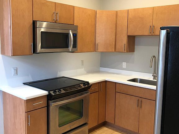 5th image of 18 Tracy St APT 2
