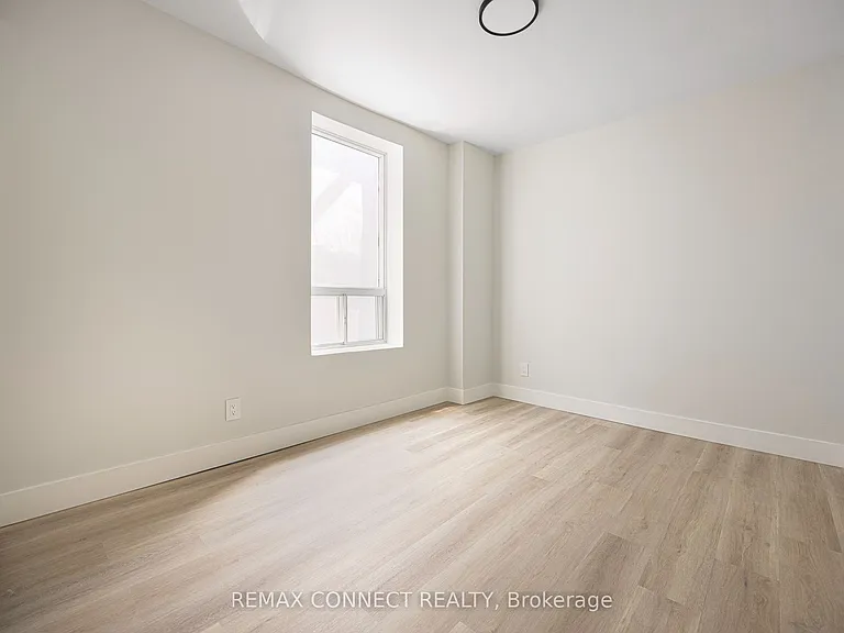 1146 College St #3 — Photo 11
