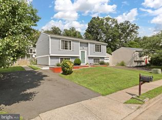 13704 Cabells Mill Dr, Centreville, VA 20120