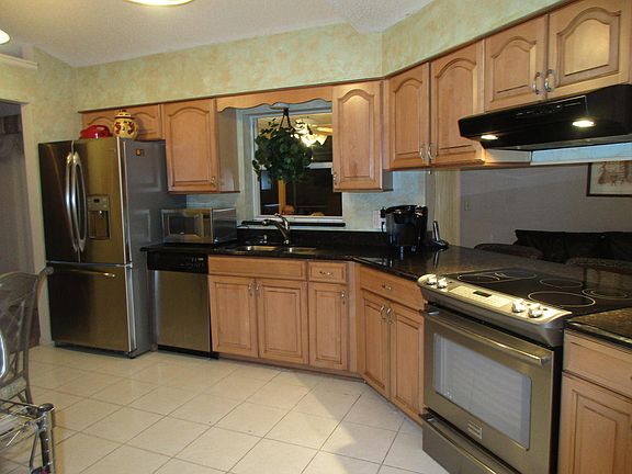 3rd image of 1732 SE Floresta Dr