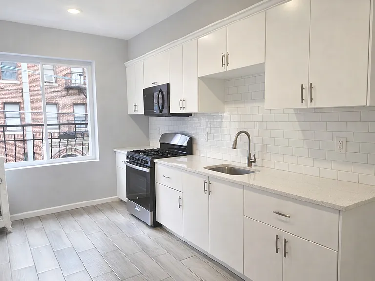 5114 Hudson Ave #7 — Photo 2