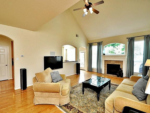 2nd image of 3007 Five Oaks Dr