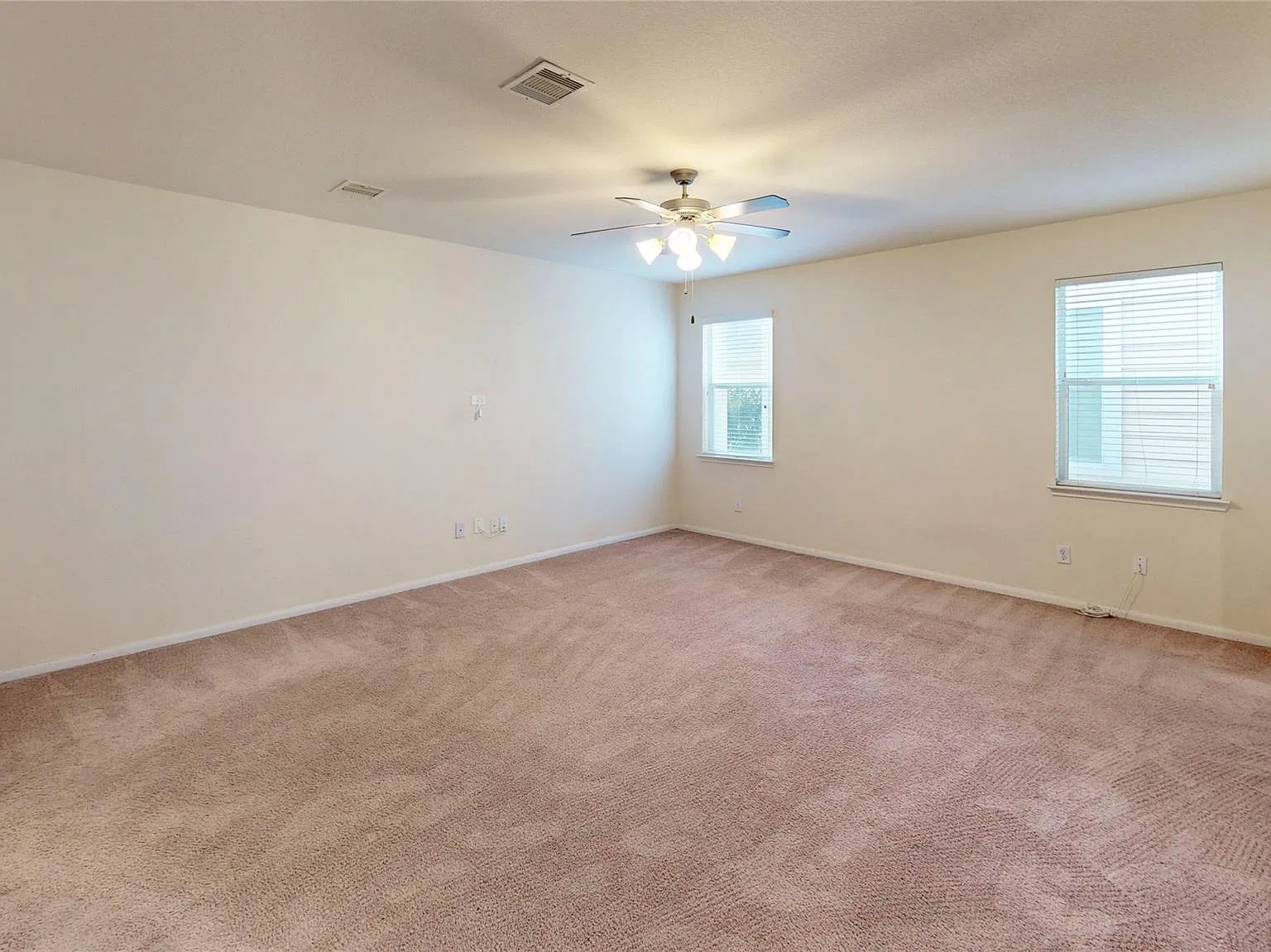 4 bed, 2.5 bath, 2230 sqft, $2,200 — Photo 3