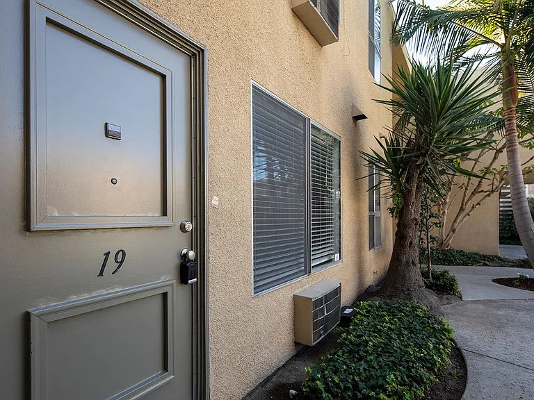 Four Winds Apartments — Photo 2