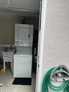 1542 Springside Dr — Photo 32