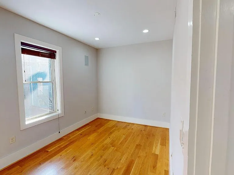 1159 Oates St NE #B — Photo 7