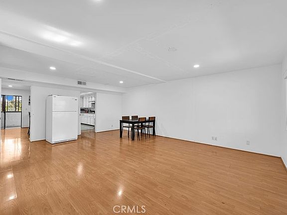 4th image of 225 N Baltimore Ave APT A