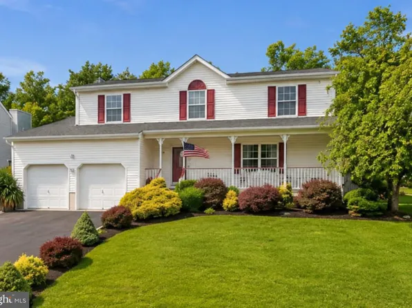 32 Pulaski Dr, Barnegat, NJ 08005