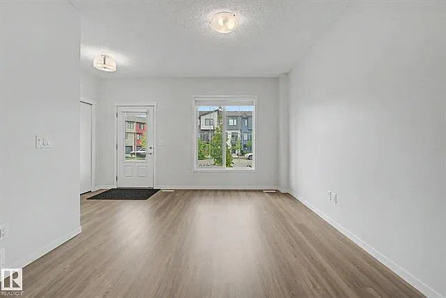 11929 35 AV SW - Like New 3-Bedroom Townhome for Rent in Desrochers SW — Photo 4
