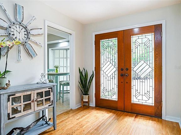 4th image of 2824 Briarwood Ln