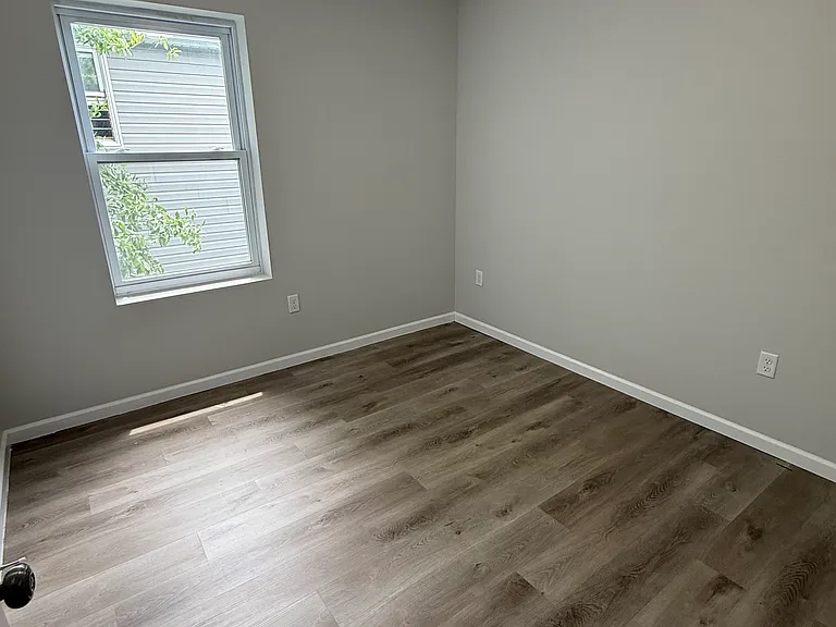 388-390 S 6th St #5 — Photo 5