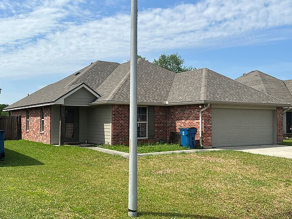 3rd image of 202 Old Heritage Ln