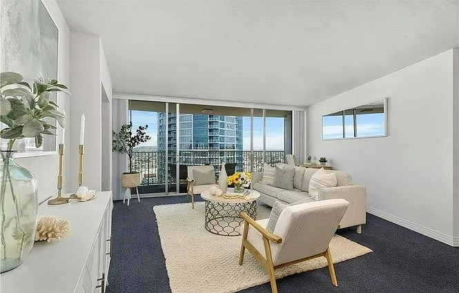 700 E Ocean Blvd #100