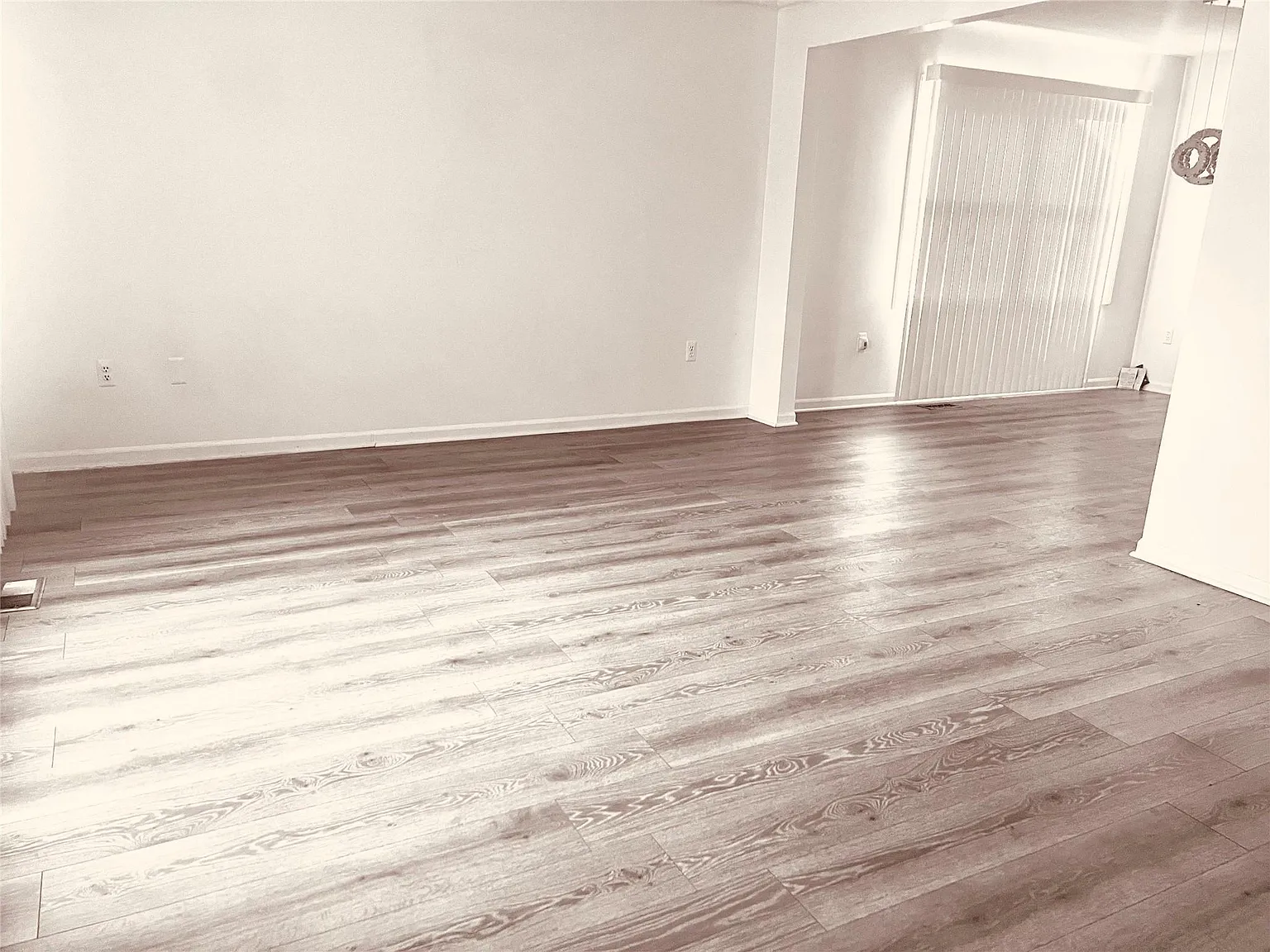 4 bed, 2.5 bath, 2701 sqft, $3,295 — Photo 4