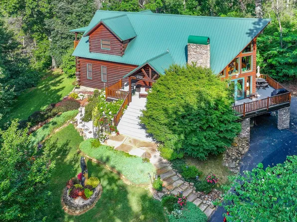3341 Sugar Maple Loop Rd, Sevierville, TN 37862