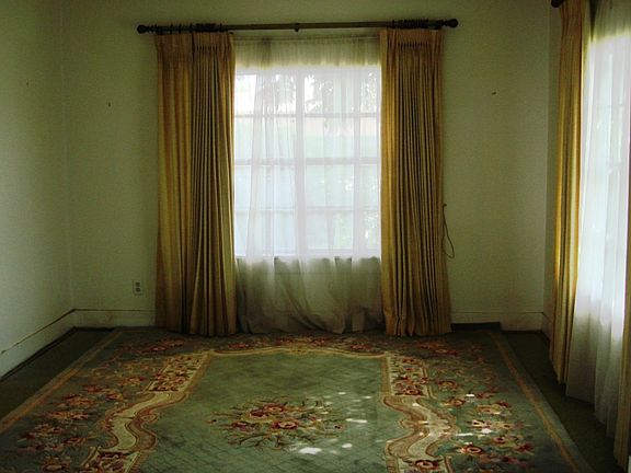 3rd image of 1001 S Irving St