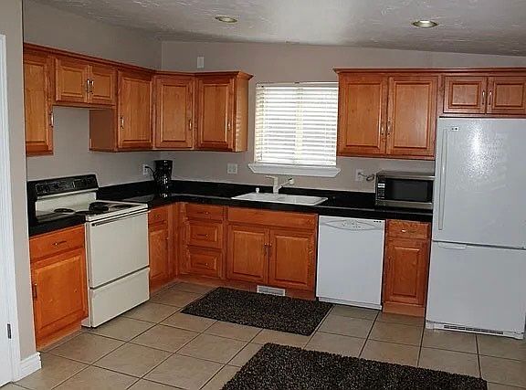 3rd image of 2039 W Camelot Way #1