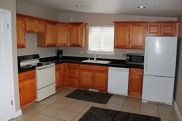 2039 W Camelot Way #1 — Photo 3