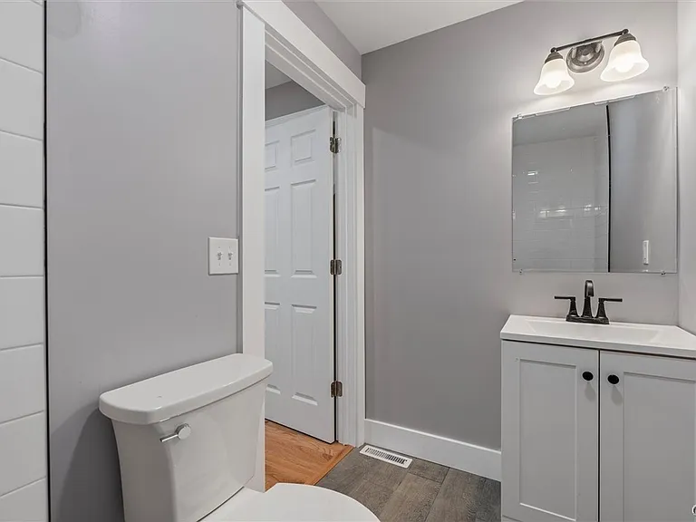 106 Wellington Rd — Photo 17