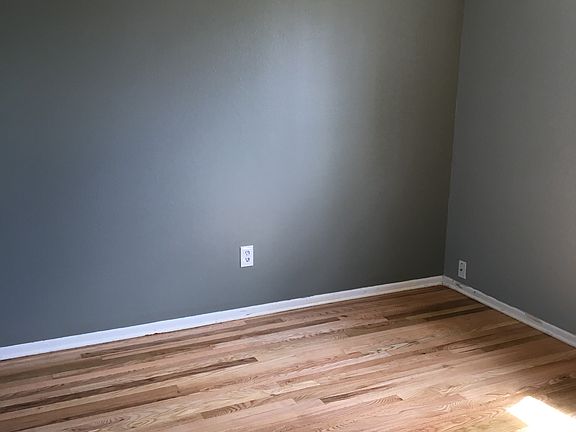 Southeast bedroom/includes washer/dryer