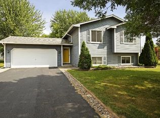 2285 Schoolmaster Dr, Chaska, MN 55318