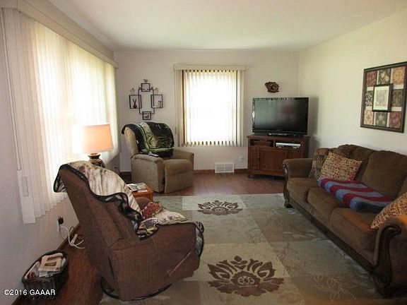 5th image of 518 3rd St SE