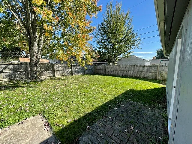3 bed, 1.0 bath, 1144 sqft, $1,450 — Photo 3
