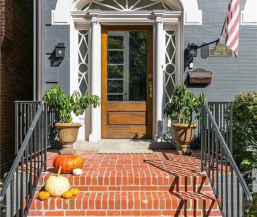 3rd image of 2608 Grove Ave