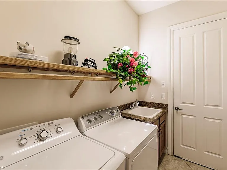 7684 Cottesmore Dr — Photo 43