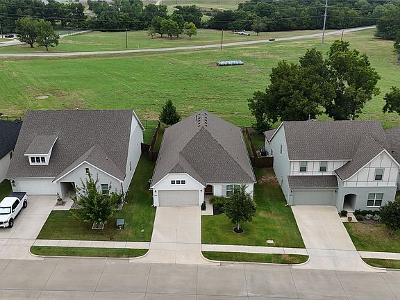 2nd image of 1009 Brown Valley Trl