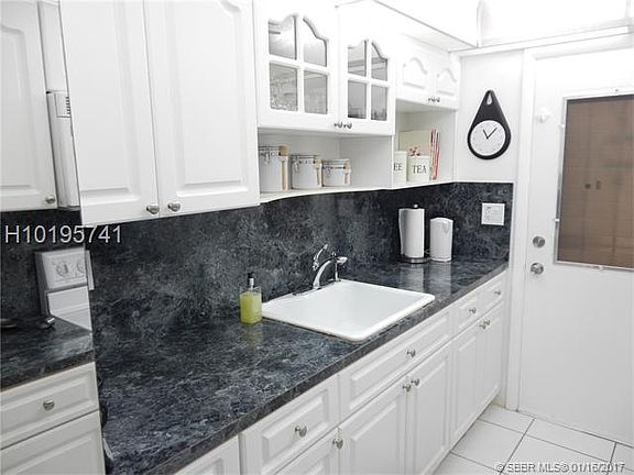 3rd image of 17090 NE 14th Ave APT 215