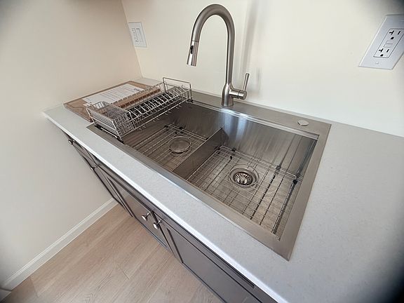 4th image of 4 Penwood Dr #7