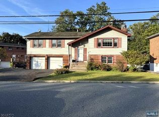 59 Star Lake Rd, Bloomingdale, NJ 07403