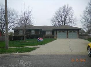508 NE Deerfield Cir, Lees Summit, MO 64086