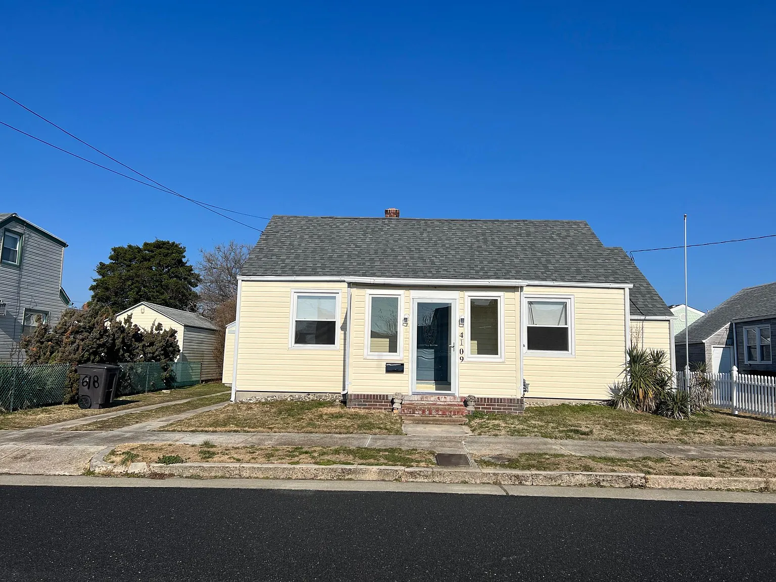 4109 Stewart Ave photo 1
