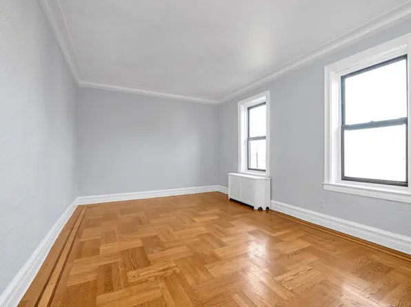 83-44 Lefferts Boulevard image 2 of 13