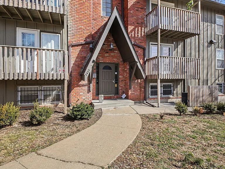 3403-3405 Campbell St — Photo 1