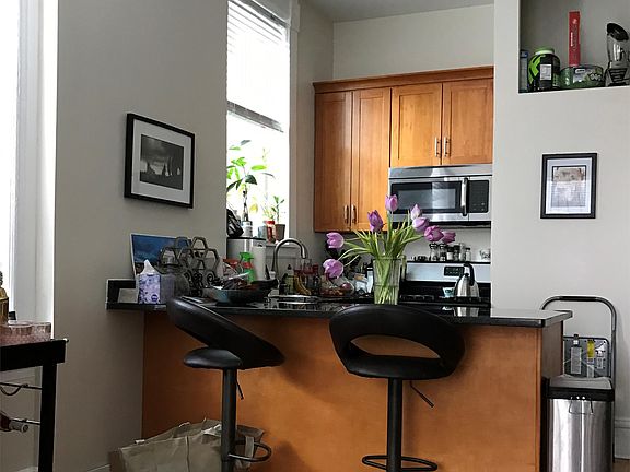 2nd image of 1456 N Maplewood Ave APT 1F