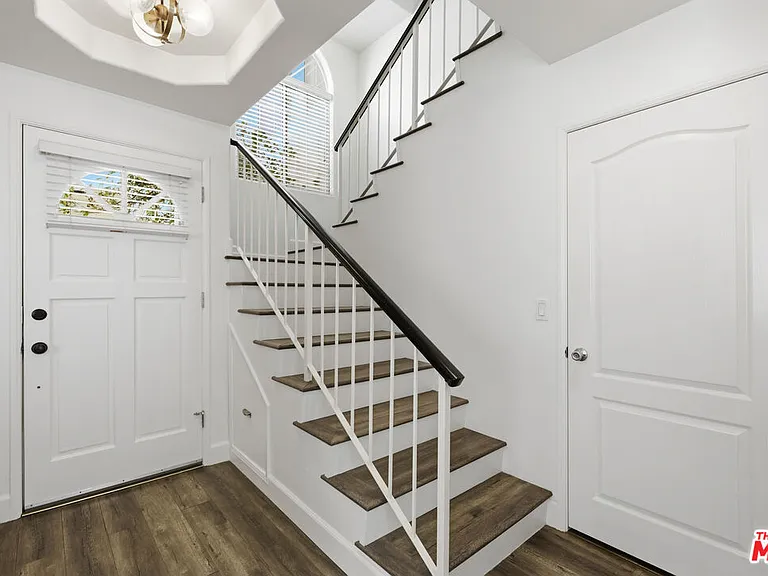 11110 Camarillo St #122 — Photo 12