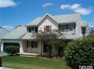 14 Ivy Cir, Hanover, PA 17331