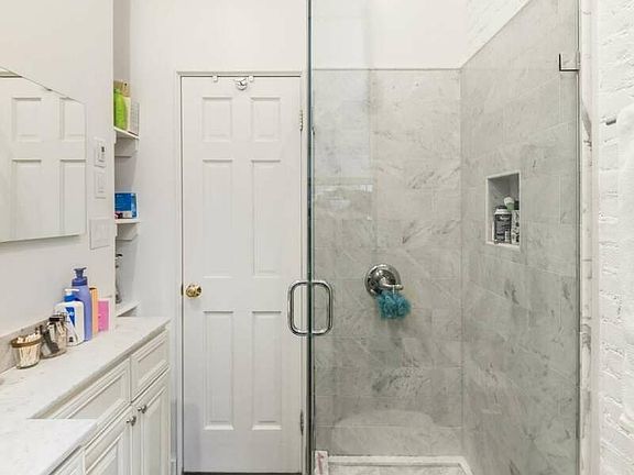 5th image of 307 E 18th St #1E