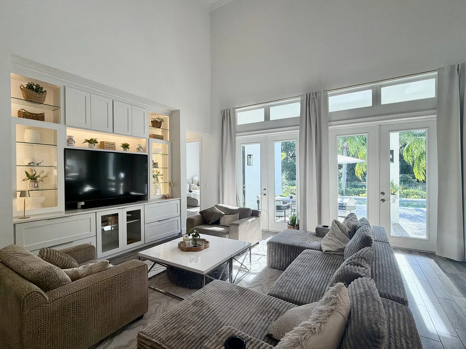 6 bed, 4687 sqft, $7,500 — Photo 3