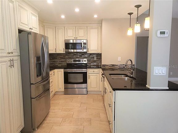4th image of 8248 Country Oaks Ct