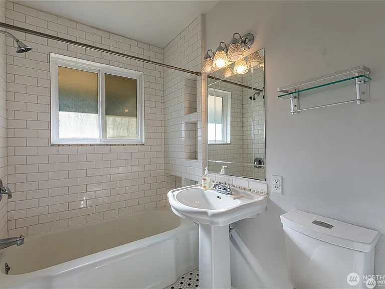8601 36th Ave SW — Photo 20
