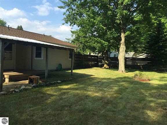 3rd image of 1839 Pine Dr