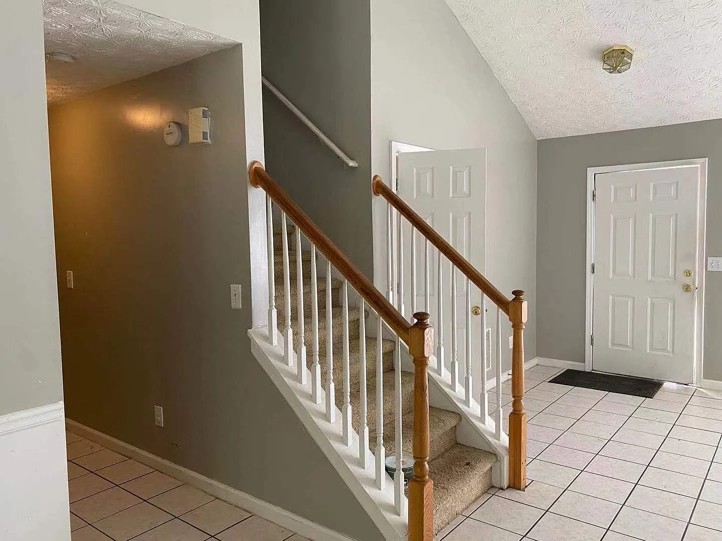 4 bed, 1946 sqft, $2,200 — Photo 2