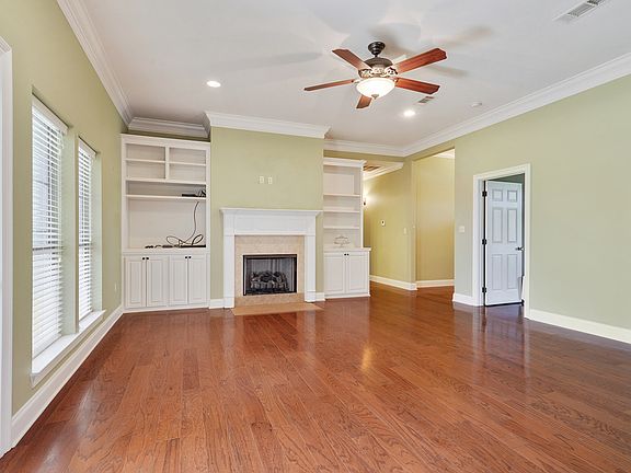 3rd image of 313 Gisele St