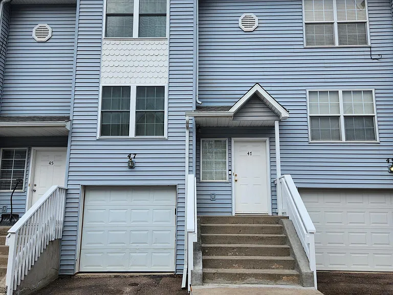 47 Vale Cir — Photo 1