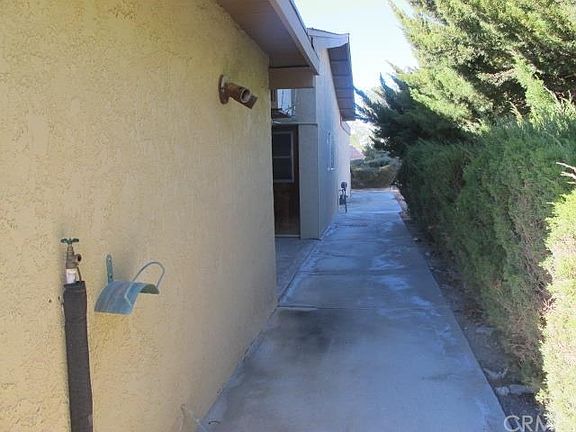 3rd image of 14655 Burgundy Ln