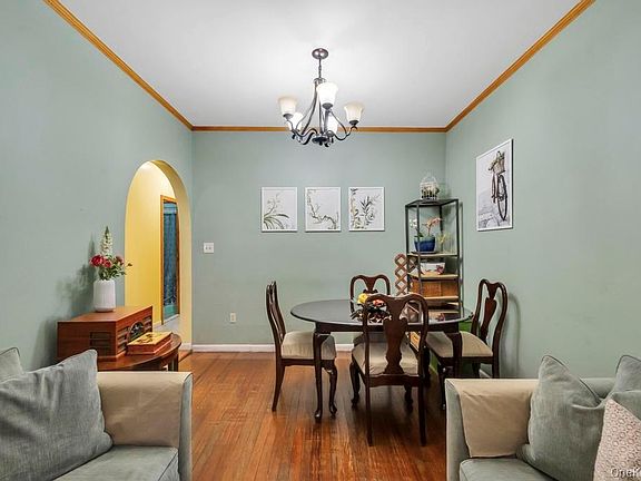 4th image of 634 E 3rd Street